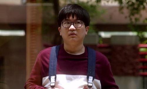 娱乐圈吃瓜背景图女男主,瓜田里的爱情纠葛